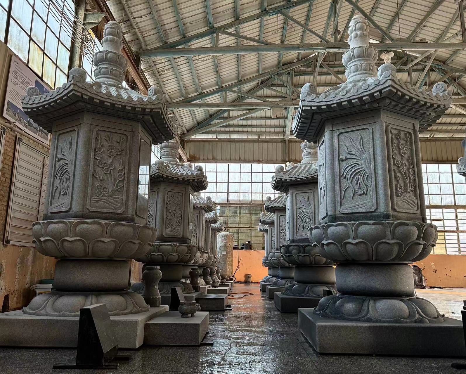 Inheriting craftsmanship and engraving eternity - Xingyan Stone Carving Factory completes customized family tombstone project